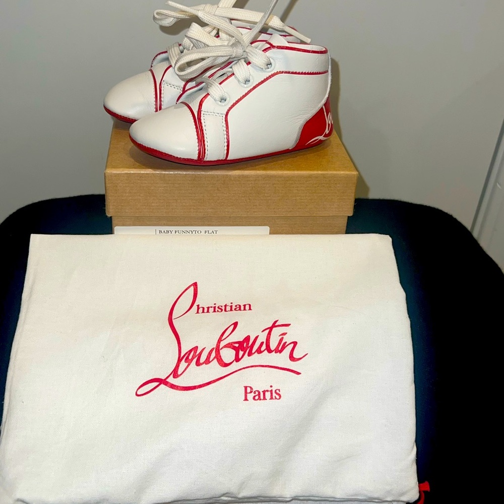 Like new Baby Funnyto Sz 19 Crib shoe
